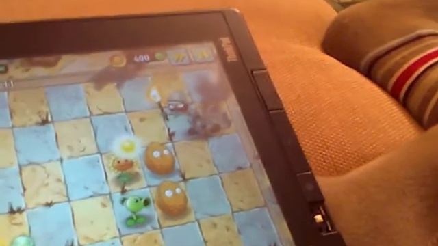 Зомби против растений. Прохождение уровня. смотреть онлайн