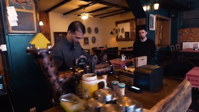 Jetoi në shumë vende por zgjodhi Prishtinën, tiranasi që zemren ia mori një prishtinase | T7 смотреть онлайн