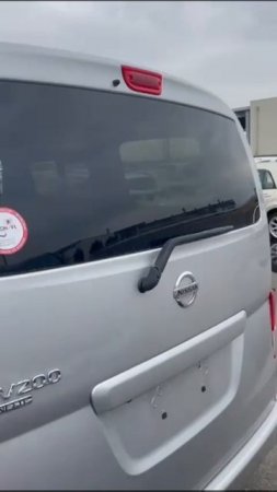 Три автомобиля ожидают отправки на пароме из Японии в г.Владивосток