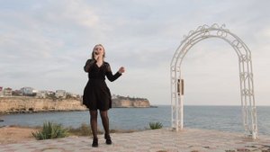 Полина Куликова "Right here waiting"