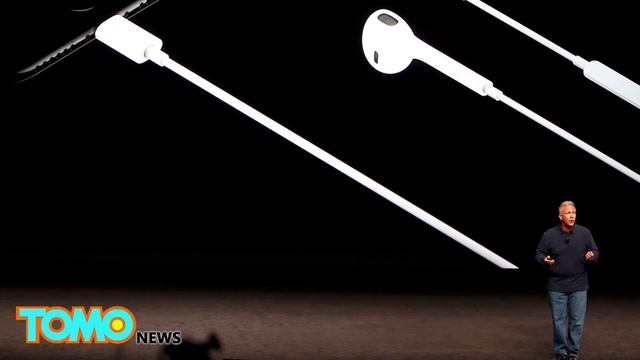 iPhone 7 launch: Apple’s new iPhone has got everything but a headphone jack - TomoNews смотреть онлайн