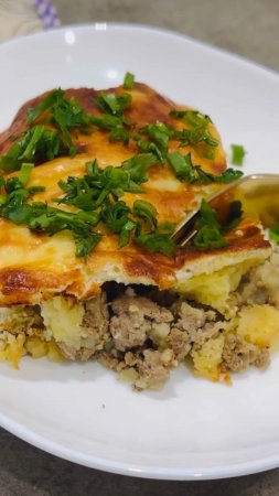 Картофельная запеканка с фаршем и сыром в духовке / Классическая картофельная запеканка с фаршем