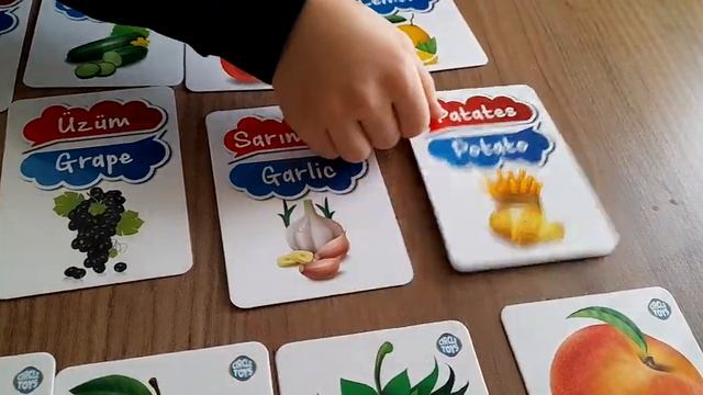 Eyüp Ensar İngilizce sebzeleri ve meyveleri öğreniyor #learnenglish