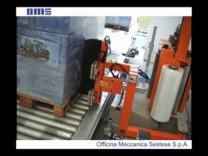 Упаковка ящиков стретч пленкой на машине ОМС AV530