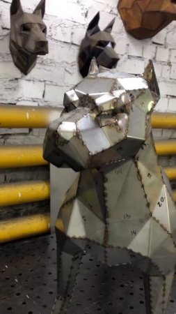 Металлическая скульптура сабаки