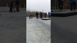 НАПАЛ ЯЖЕБАТЯ В СКЕЙТ ПАРКЕ