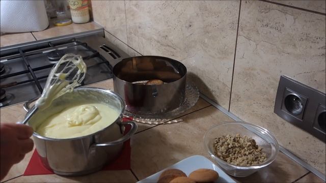 Orzechowiec bez pieczenia. Przepyszne ciasto