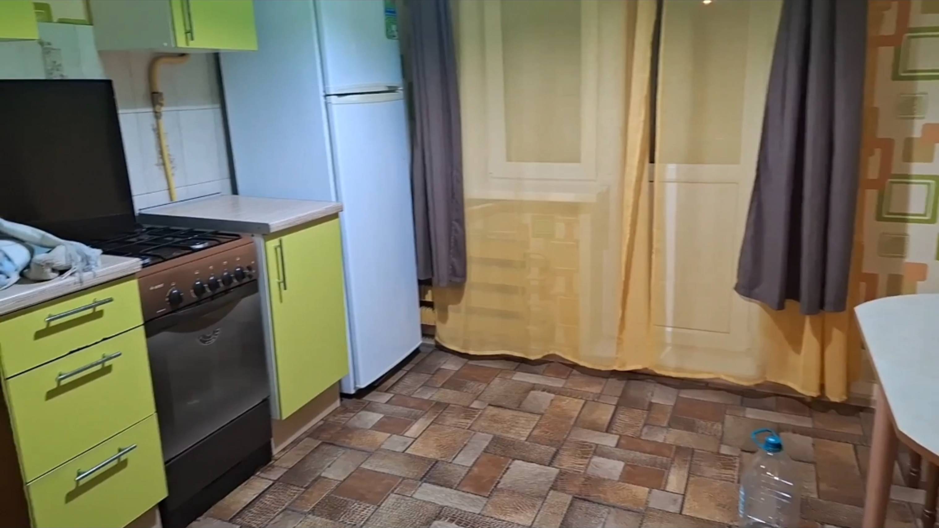 Начинаем жить заново, в новой квартире смотреть онлайн