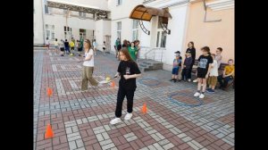 "Мы летом не грустим с приятелем моим..."