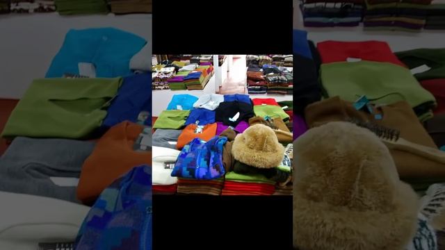 The Guide For Buying Authentic Llama 🦙 And Alpaca 🦙 In Cusco Peru 🇵🇪 | The Crazy Market смотреть онлайн