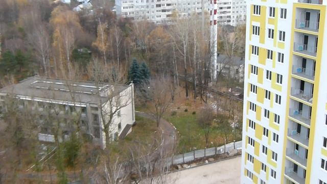 ЖК "Маленькая Страна", вид из окна квартиры верхнего этажа дома №1 в сторону двора.