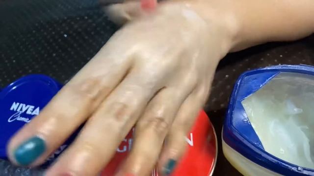 Inih kerem untuk mehilangkan pecah pecah Dan melembutkan kulit tangan kaki bagus banget 👌🏻