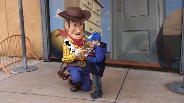 Meeting Woody from Toy Story at the Walt Disney Studios, Disneyland Paris смотреть онлайн