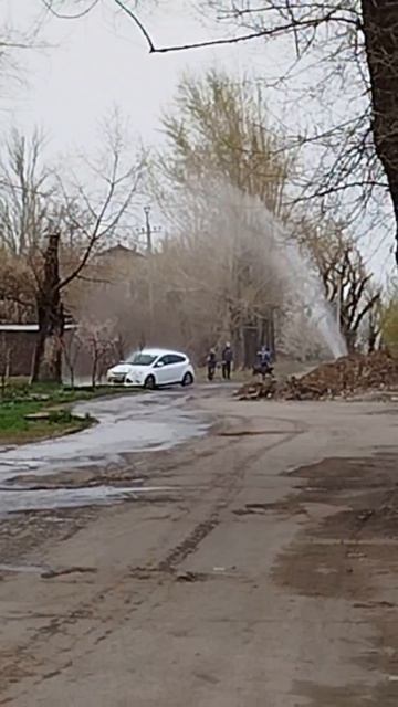 Фонтан на улице Кирова в Донецке — район Шахта 17/17 БИС. 

Появилась новая автомойка ?😂