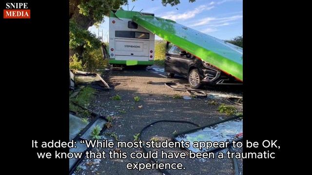 Two children taken to hospital after bus roof ripped off in crash in Clavering, Essex смотреть онлайн