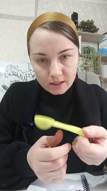 Как научить кушать ложкой