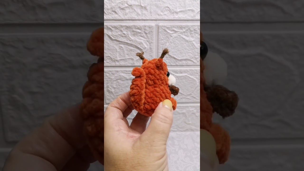Белочка - брелок. #вязаниеназаказ #crochet #игрушки #РучнаяРабота #брелок #белочка