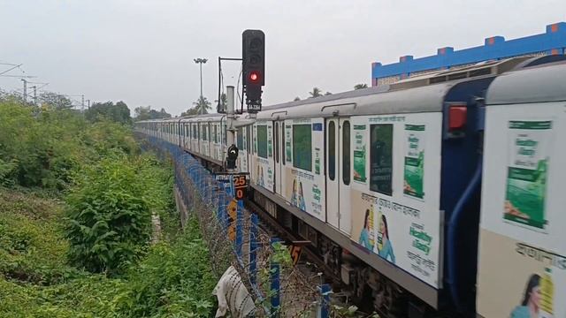 A medha ICF rake riding Kabi Subhash Metro ramp of North South metro.