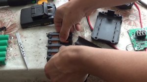 Простая замена аккумуляторов 18650 в шуруповерте RedVerg