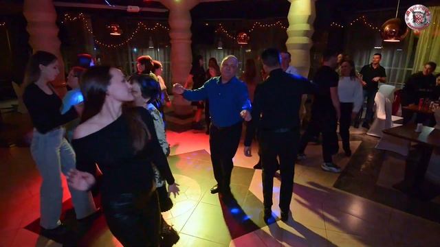 Мари Пати 06 04 2024 Поют Сергей Пакеев и Лилия и Элина Матвеевы смотреть онлайн