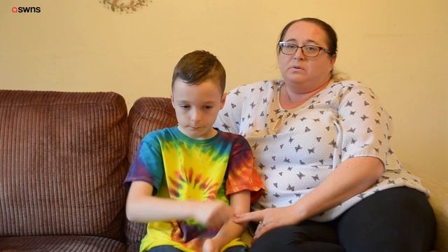 Nine-year-old boy undergoes a revolutionary procedure to correct his spine | SWNS TV смотреть онлайн