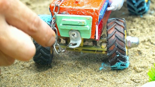 Special DIY Mini Tractor Robot Car Lifts Tractor Out of Kinetic Sand | Gogo Diy Tractor