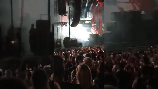 Travis Barker upside down drum cage solo blink-182 Enema of the State 20th anniversary tour 9/2/201