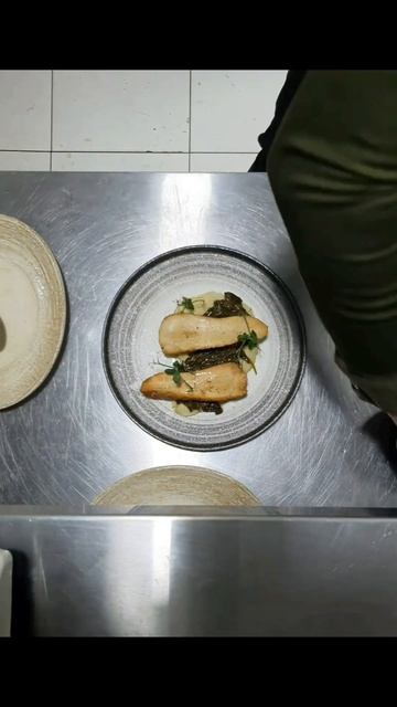 Куриное филе с пюре рабишон и шариное шпинатом✅️ смотреть онлайн