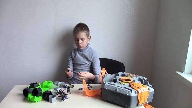 Обзор 6+ на игрушечный набор Ready 2 Robot смотреть онлайн