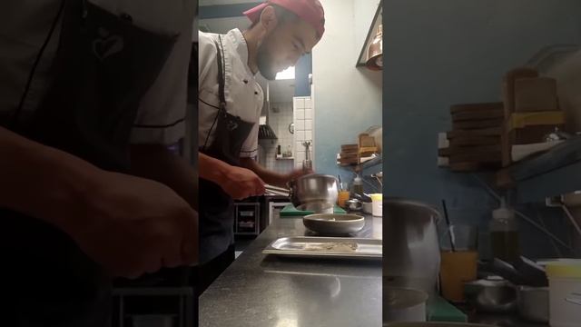 🐟 Треска Рыба с нежные пюре сельдереем, жареные шпинатом и с масленой соусом с тыквенный семечкой