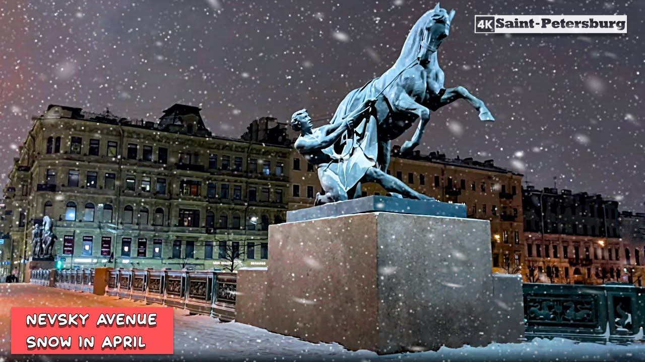 Snowfall on April in St Petersburg Walk along Nevsky Prospekt смотреть онлайн