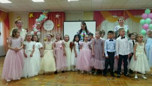 Кавер-версия песни "Друзья" на выпускной в детском саду.