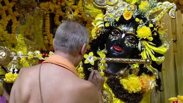 Удивительная_красота_служения_Божествам_в_Маяпуре_ смотреть онлайн