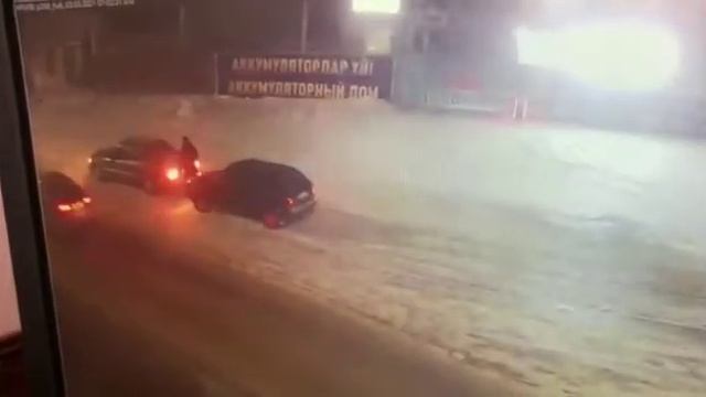 Двое друзей за ночь попытались угнать шесть машин смотреть онлайн