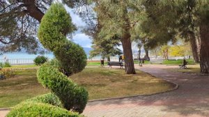 Геленджик 12 апреля 2025 г. Идем на набережную с улицы Крылова.mp4