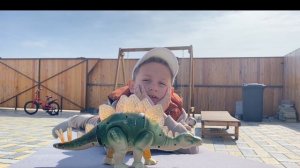 Стегозавр и Индоминус рекс