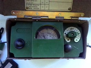 Дозиметр-рентгенметр ДП-5В и выключатель АЗР