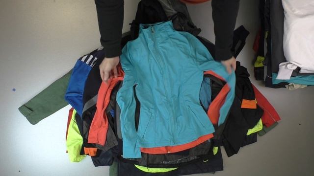 лот 1875 Спортивные ветровки э+к (10 кг, 24 шт, 10000 руб, 416 руб/шт) смотреть онлайн