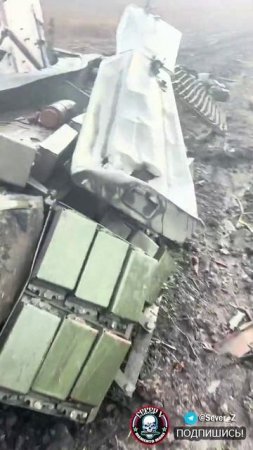 «Попиленный» на две части украинский танк Т-64 на одном из участков фронта