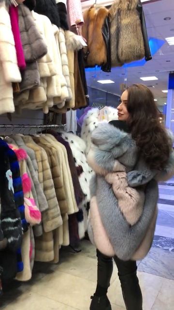 𝐌𝐀𝐑𝐈𝐀-𝐁𝐄𝐋𝐋𝐀 𝐅𝐔𝐑-𝐅𝐀𝐒𝐇𝐈𝐎𝐍 в Тц Николин-Парк #МеховойСалон #КупитьШубу #MariBellaOfficial смотреть онлайн