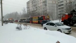 Киров снегопад дороги не чистят