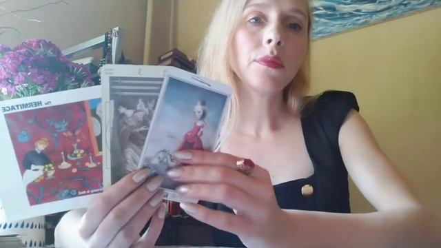 Её внутренний мир. Её энергии, её настроения. Расклад Таро.