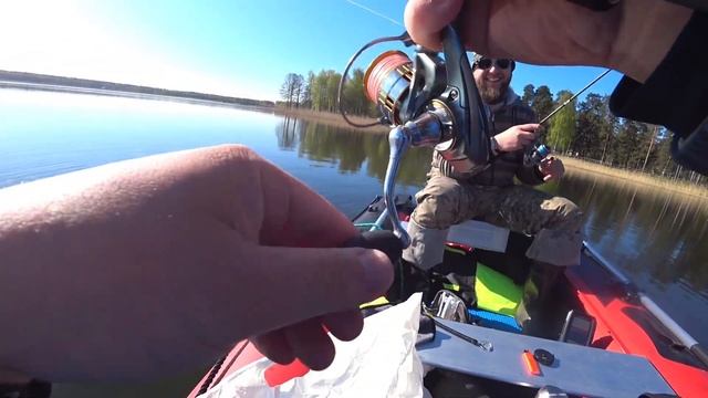 ПРИЕХАЛИ ЗА ОКУНЕМ НО ЩУКА НЕ ДАЁТ ПОКОЯ😱 смотреть онлайн