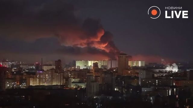 🇺🇦💥🇷🇺 Бой над Киевом: Reuters показало ночной прорыв "Гераней" сквозь огонь ПВО в столице.