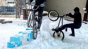 Катаем стрит по льду. Трюки на БМХ в скейт парк из льда!
