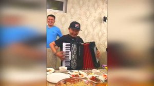 Тынчтык Дооронов жардыго бул кыз экоо акыйнек айтышып