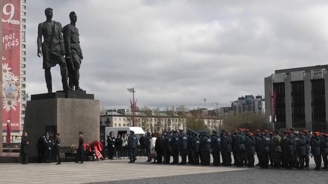 ВОЗЛОЖЕНИЕ ЦВЕТОВ НА ПЛОЩАДИ ПОБЕДЫ