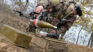 Российские военные FPV-дронами уничтожили технику ВСУ в курском приграничье
