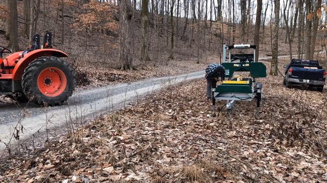 Slicing through Yellow Poplar (Woodland Mills HM126) смотреть онлайн