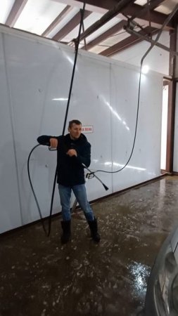 Моем ещё ОДНО БОЛЬШУЮ машину ☝